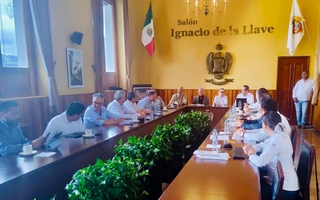 Gobernadora Rocío Nahle en reunión para la planeación de desarrollo vial en la zona centro