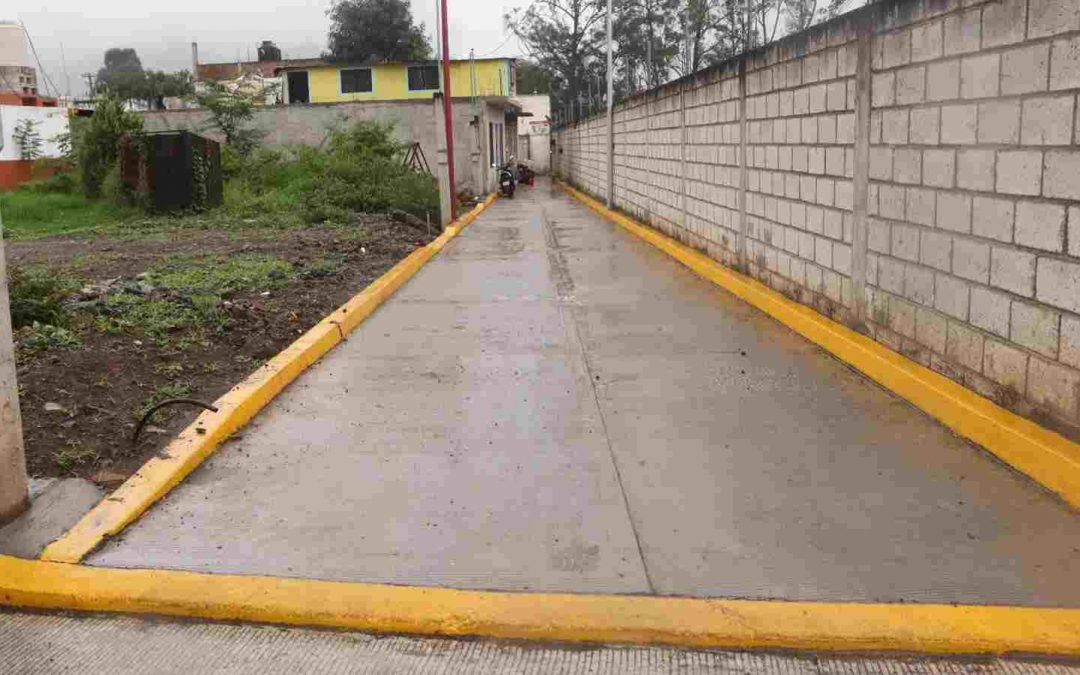Los Pinos sale del rezago: entregan pavimentación y servicios en 14 calles