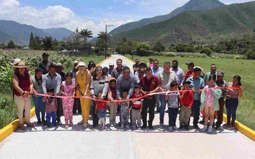 Nueva calle pavimentada mejora vida en Ejido La Cuesta