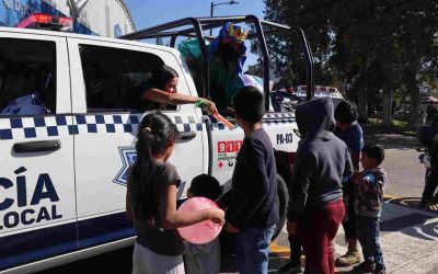 Policía de Orizaba se suma a la tradición de Día de Reyes