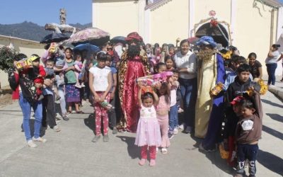 Reyes Magos llegan a comunidades de La Perla