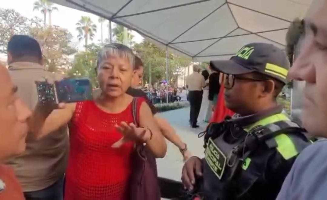 Impiden a reporteros realizar su cobertura informativa durante bodas colectivas en Córdoba