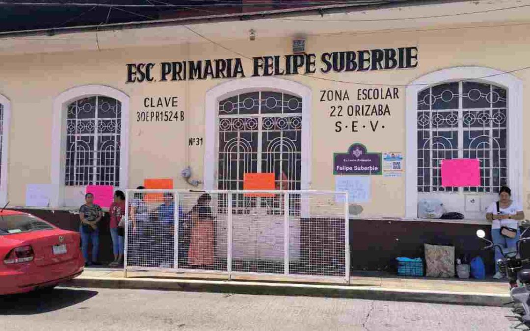 Sin acuerdos en la Primaria “Felipe Suberbié”, continúa la toma del plantel
